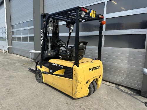 Hyundai 18BT-7AC elektrische heftruck 1.8 ton heftruck Linde Still Doosan Jungheinrich BT Toyota forklift electric 1800kg 4.7 meter triplex mast 4700mm 470cm 2