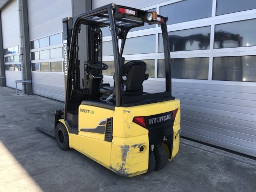 www.gebruikteheftrucks.net Hyundai 18BT-9 2015 elektrische vorkheftruck 1