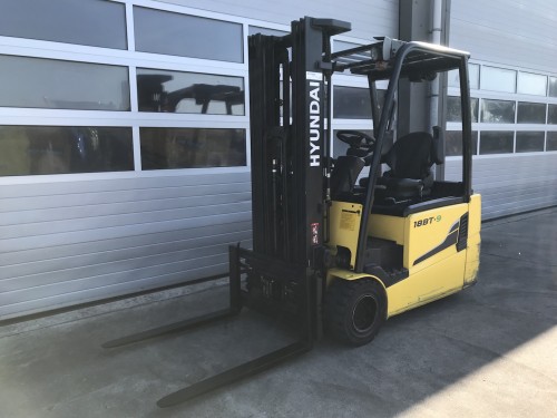 www.gebruikteheftrucks.net Hyundai 18BT-9 2015 elektrische vorkheftruck 2
