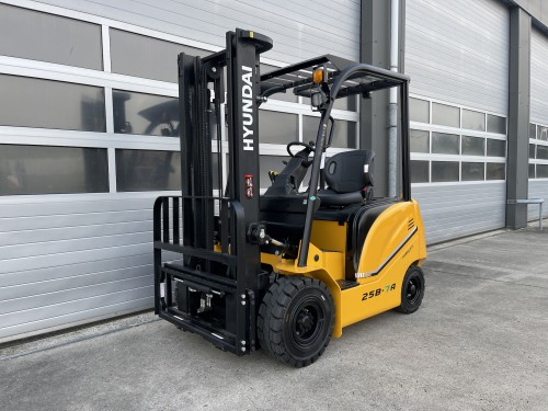 www.gebruikteheftrucks.net Hyundai 25B-7A 2.5ton 2500kg elektrische heftruck vorkheftruck toyota linde hyster jungheinrich BT electric warehouse forklift 3.3 2