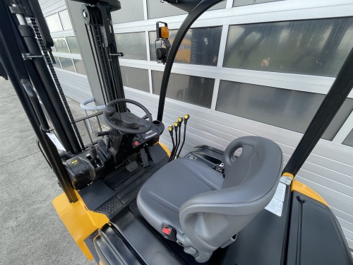 www.gebruikteheftrucks.net Hyundai 25B-7A 2.5ton 2500kg elektrische heftruck vorkheftruck toyota linde hyster jungheinrich BT electric warehouse forklift 3.3 3
