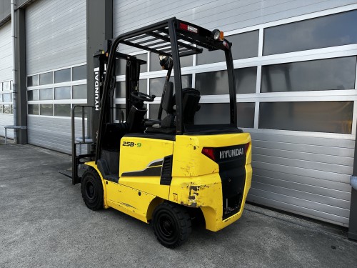 www.gebruikteheftrucks.net Hyundai 25B-9 elektrische heftruck vorkheftruck forklift 3.3meter 2500kg 2.5 2