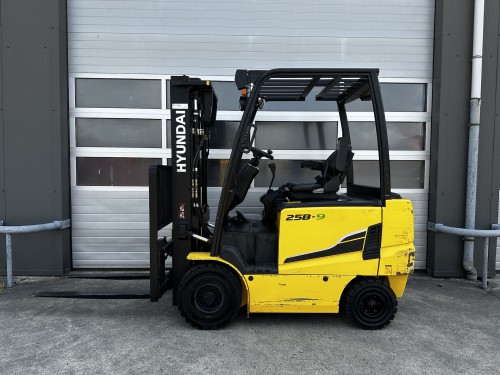 www.gebruikteheftrucks.net Hyundai 25B-9 elektrische heftruck vorkheftruck forklift 3.3meter 2500kg 2.5