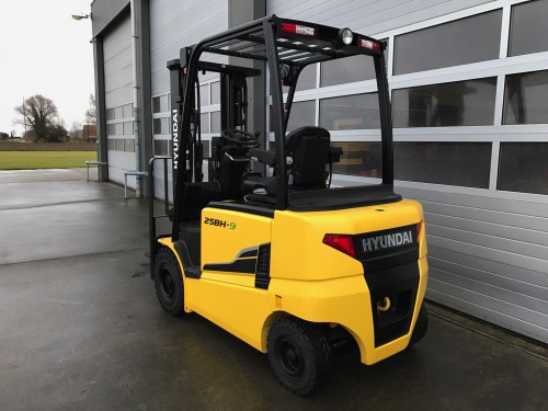 www.gebruikteheftrucks.net Hyundai 25BH-9 demo machine heftruck forklift 2