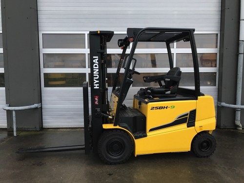 www.gebruikteheftrucks.net Hyundai 25BH-9 demo machine heftruck forklift