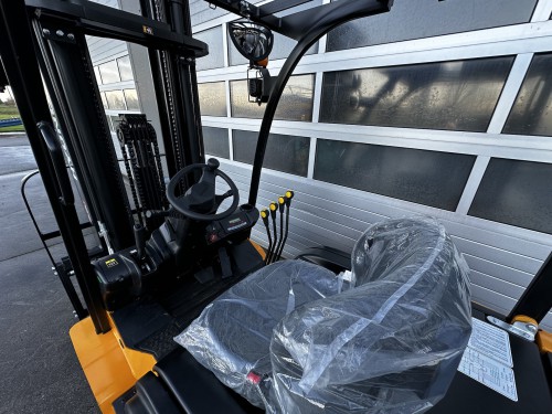www.gebruikteheftrucks.net Hyundai 30B-7A 3ton 3000kg 6meter elektrische heftruck vorkheftruck toyota linde hyster jungheinrich BT electric warehouse forklift 3