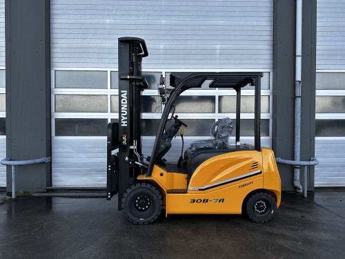 www.gebruikteheftrucks.net Hyundai 30B-7A 3ton 3000kg 6meter elektrische heftruck vorkheftruck toyota linde hyster jungheinrich BT electric warehouse forklift