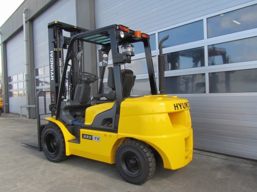 www.gebruikteheftrucks.net heftruck kopen vorkheftruck huren hyundai 33D-7e2
