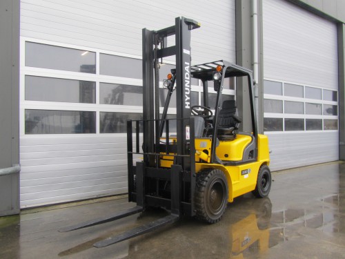 www.gebruikteheftrucks.net hyundai 33d-7 diesel heftruck.JPG 2