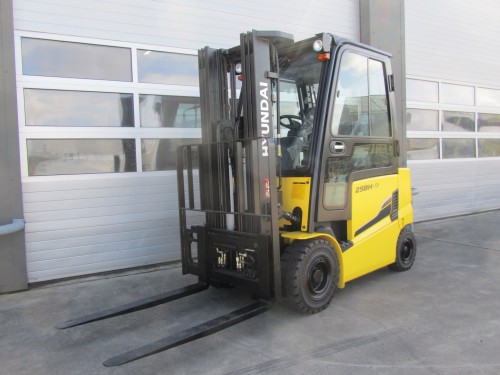 www.gebruikteheftrucks.net hyundai vorkheftruck 2,5ton 25BH-91