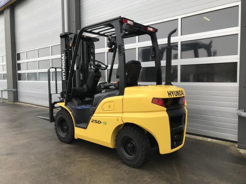 www.nieuweheftruckkopen.nl-Hyundai-25D-9-2500kg-diesel-heftruck-direct-uit-voorraad-leverbaar-1