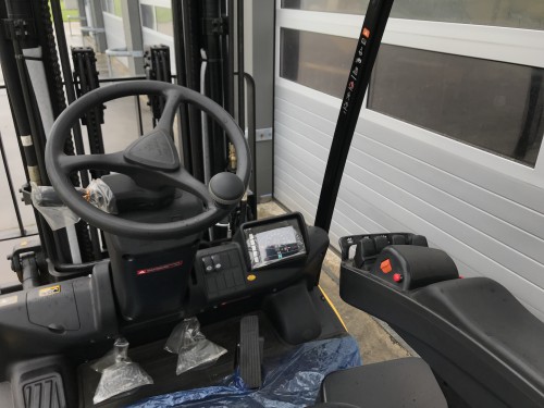 www.nieuweheftruckkopen.nl-Hyundai-25D-9-2500kg-diesel-heftruck-direct-uit-voorraad-leverbaar-3