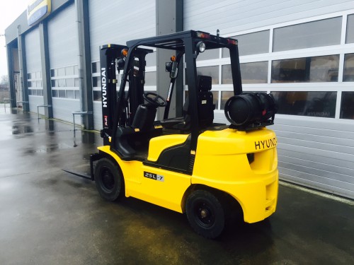 www.gebruikteheftrucks.net hyundai 2.5 ton lpg heftruck 1
