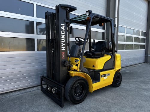 www.gebruikteheftrucks.net 2500kg 2.5 ton LPG gas heftruck Hyundai 25L-9A clark jungheinrich still linde forklift BT Toyota forklift gabelstapler 2