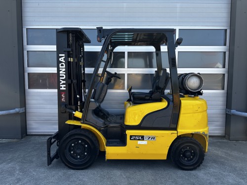 www.gebruikteheftrucks.net 2500kg 2.5 ton LPG gas heftruck Hyundai 25L-9A clark jungheinrich still linde forklift BT Toyota forklift gabelstapler
