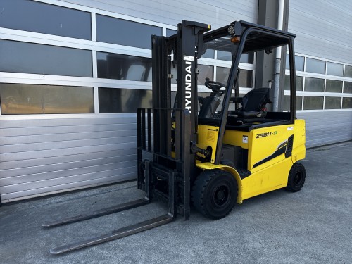 www.gebruikteheftrucks.net 2500kg 2.5 ton elektrische heftruck Hyundai 25BH-9 clark jungheinrich still linde forklift BT Toyota forklift gabelstapler 2