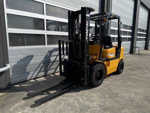 www.gebruikteheftrucks.net hyundai 3 ton diesel heftruck HDF30-5 forklift Komatsu TCM Still nieuwe motor new engine Hyster Jungheinrich Toyota Doosan Linde 1
