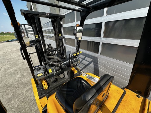 www.gebruikteheftrucks.net hyundai 3 ton diesel heftruck HDF30-5 forklift Komatsu TCM Still nieuwe motor new engine Hyster Jungheinrich Toyota Doosan Linde 3