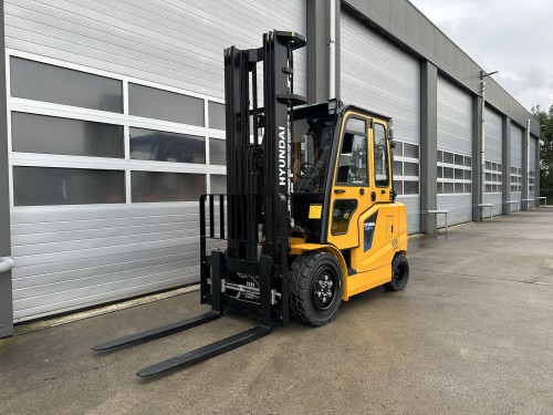 www.gebruikteheftrucks.net Hyundai 35BE-X : 3500KG : 3.5ton : 6m triplex 3-delig : airco : side-shift : vorkversteller : cabine : elektrische heftruck vorkheftruck forklift Hyster Baoli Linde Toyota EP Heli 1