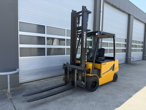 www.gebruikteheftrucks.net Hyundai 35BH-9 3.5 ton elektrische heftruck clark linde Bobcat hyster toyota jungheinrich 3,5 ton electric 2