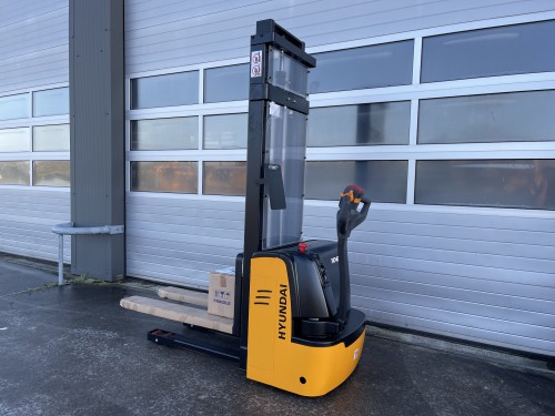 www.gebruikteheftrucks.net-elektrische-stapelaar-stacker-Hyundai-10ES-warehouse-palletwagen-pompwagen-electric-BT-Toyota-Linde-Still-Hyster-Jungheinrich-Stock-Voorraad-1