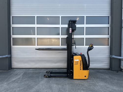 www.gebruikteheftrucks.net Hyundai 12ESH elektrische stapelaar stacker 4.5 meter 1200kg 1.2ton Linde Still Hyster Toyota Jungheinrich electric 1