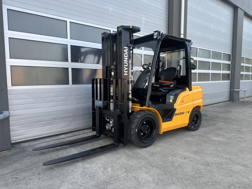 www.gebruikteheftrucks.net hyundai 30DE-9V 3000kg diesel heftruck vorkheftruck forklift hyster toyota bobcat still linde doosan 1