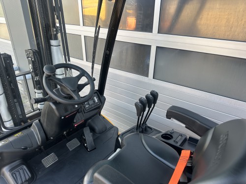 www.gebruikteheftrucks.net hyundai 30DE-9V 3000kg diesel heftruck vorkheftruck forklift hyster toyota bobcat still linde doosan 3