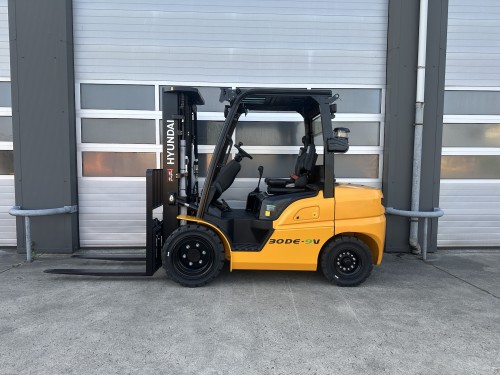www.gebruikteheftrucks.net hyundai 30DE-9V 3000kg diesel heftruck vorkheftruck forklift hyster toyota bobcat still linde doosan