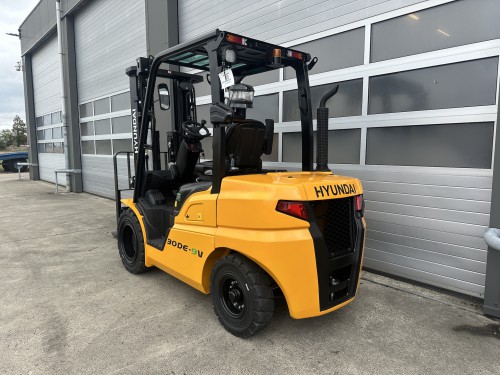 www.gebruikteheftrucks.net hyundai 30DE-9V 3000kg diesel heftruck vorkheftruck forklift hyster toyota bobcat still linde Yale 1