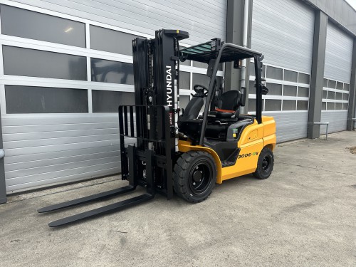 www.gebruikteheftrucks.net hyundai 30DE-9V 3000kg diesel heftruck vorkheftruck forklift hyster toyota bobcat still linde Yale 2