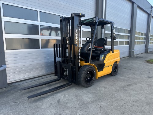 www.gebruikteheftrucks.net hyundai 35DE-9V 3500kg diesel heftruck vorkheftruck forklift hyster toyota bobcat still linde Yale 2