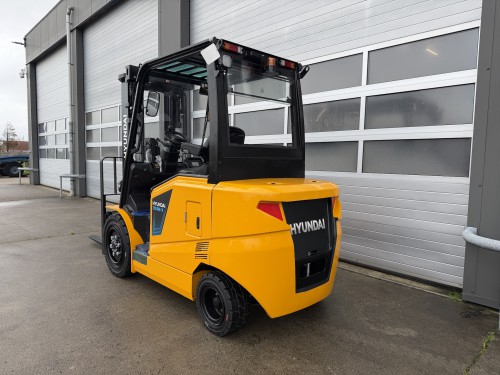 www.gebruikteheftrucks.net Hyundai 35BE-X : 3500KG : 3.5ton : 4.7m triplex 3-delig : side-shift : elektrische heftruck vorkheftruck forklift Hyster Baoli Linde Toyota EP Heli Anton: Half-cabine 1