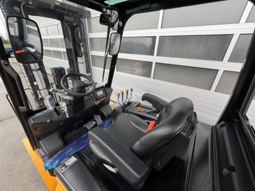 www.gebruikteheftrucks.net Hyundai 35BE-X : 3500KG : 3.5ton : 4.7m triplex 3-delig : side-shift : elektrische heftruck vorkheftruck forklift Hyster Baoli Linde Toyota EP Heli Anton: Half-cabine 3