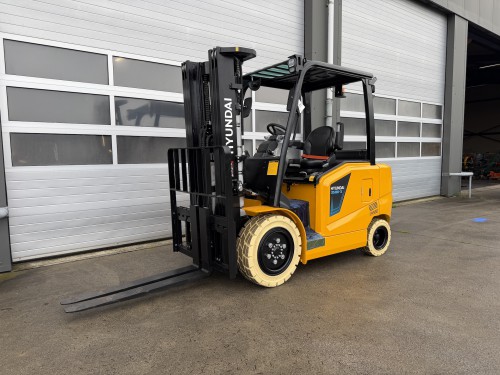 www.gebruikteheftrucks.net Hyundai 35BE-X : 3500KG : 3.5ton : 4.7m triplex 3-delig : side-shift : elektrische heftruck vorkheftruck forklift Hyster Baoli Linde Toyota EP Heli Anton: Non-marking 1