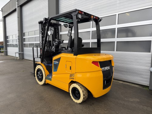 www.gebruikteheftrucks.net Hyundai 35BE-X : 3500KG : 3.5ton : 4.7m triplex 3-delig : side-shift : elektrische heftruck vorkheftruck forklift Hyster Baoli Linde Toyota EP Heli Anton: Non-marking 2