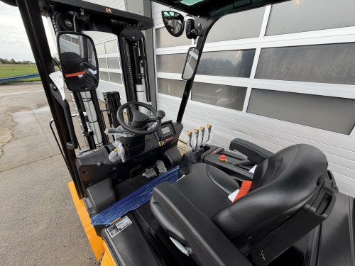 www.gebruikteheftrucks.net Hyundai 35BE-X : 3500KG : 3.5ton : 4.7m triplex 3-delig : side-shift : elektrische heftruck vorkheftruck forklift Hyster Baoli Linde Toyota EP Heli Anton: Non-marking 3
